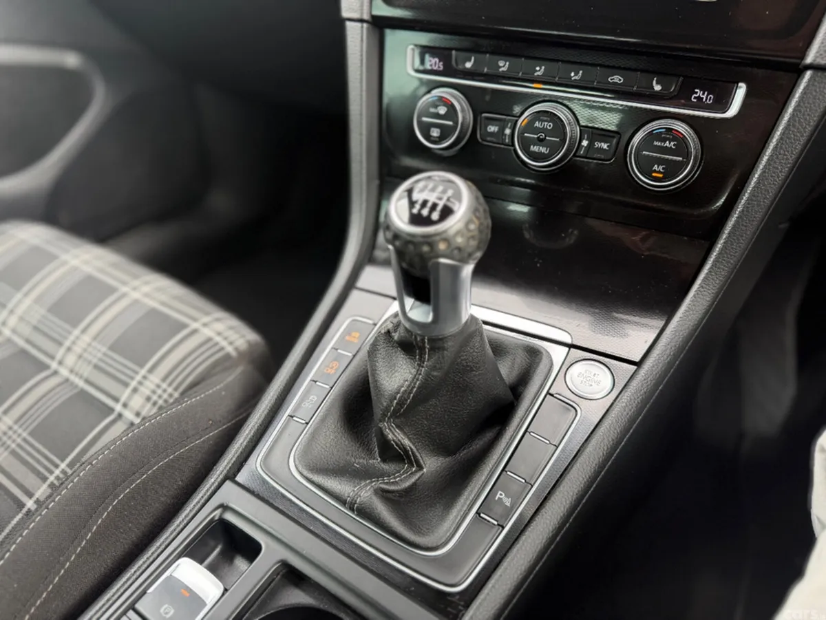 Volkswagen Golf Hatchback, Diesel, 2016, White