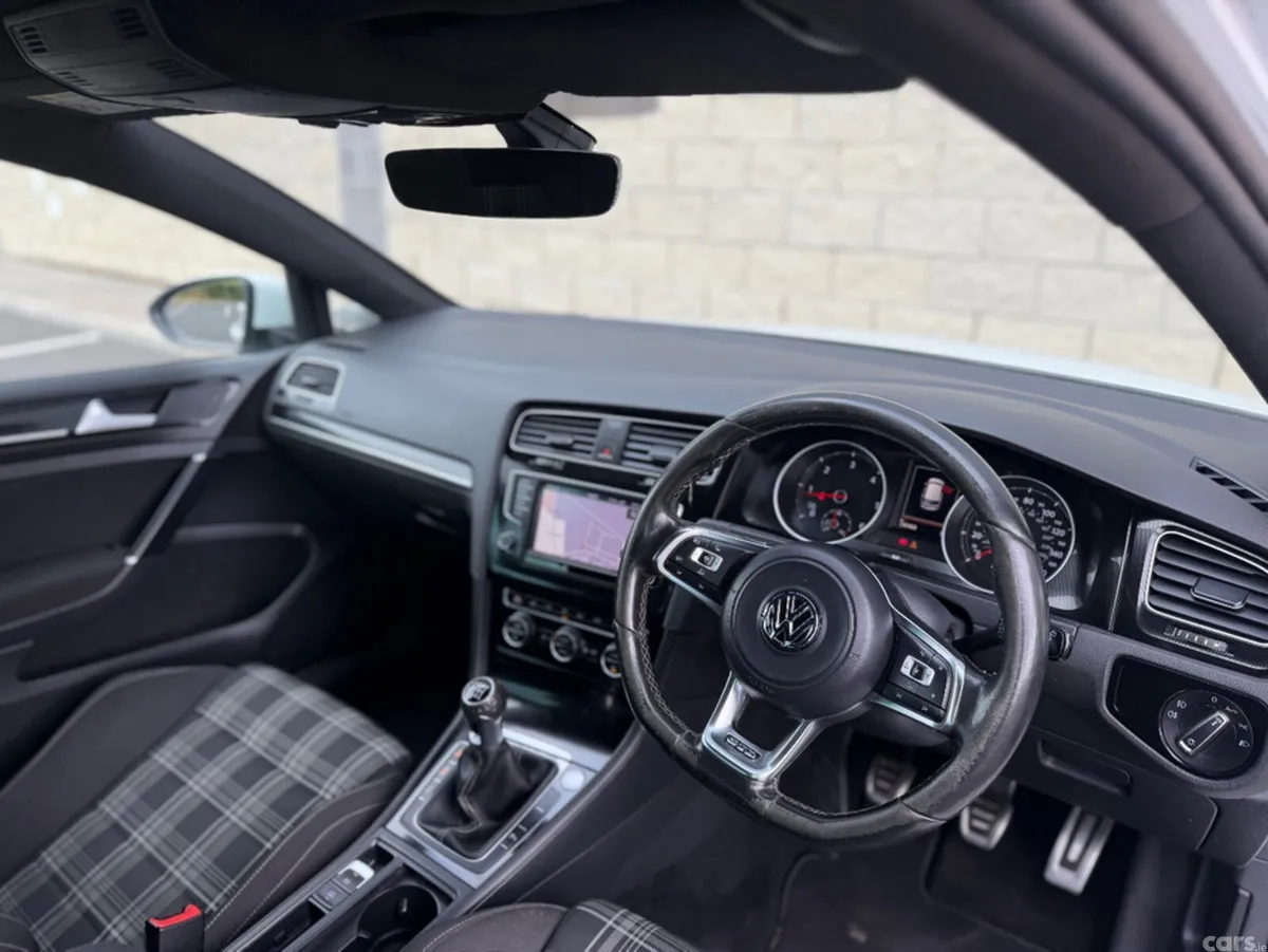 Volkswagen Golf Hatchback, Diesel, 2016, White