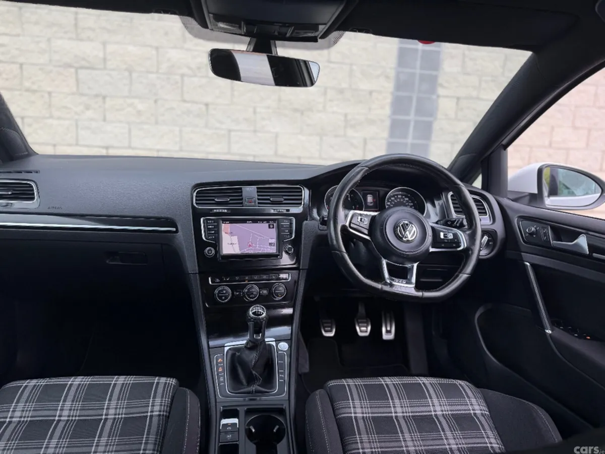 Volkswagen Golf Hatchback, Diesel, 2016, White