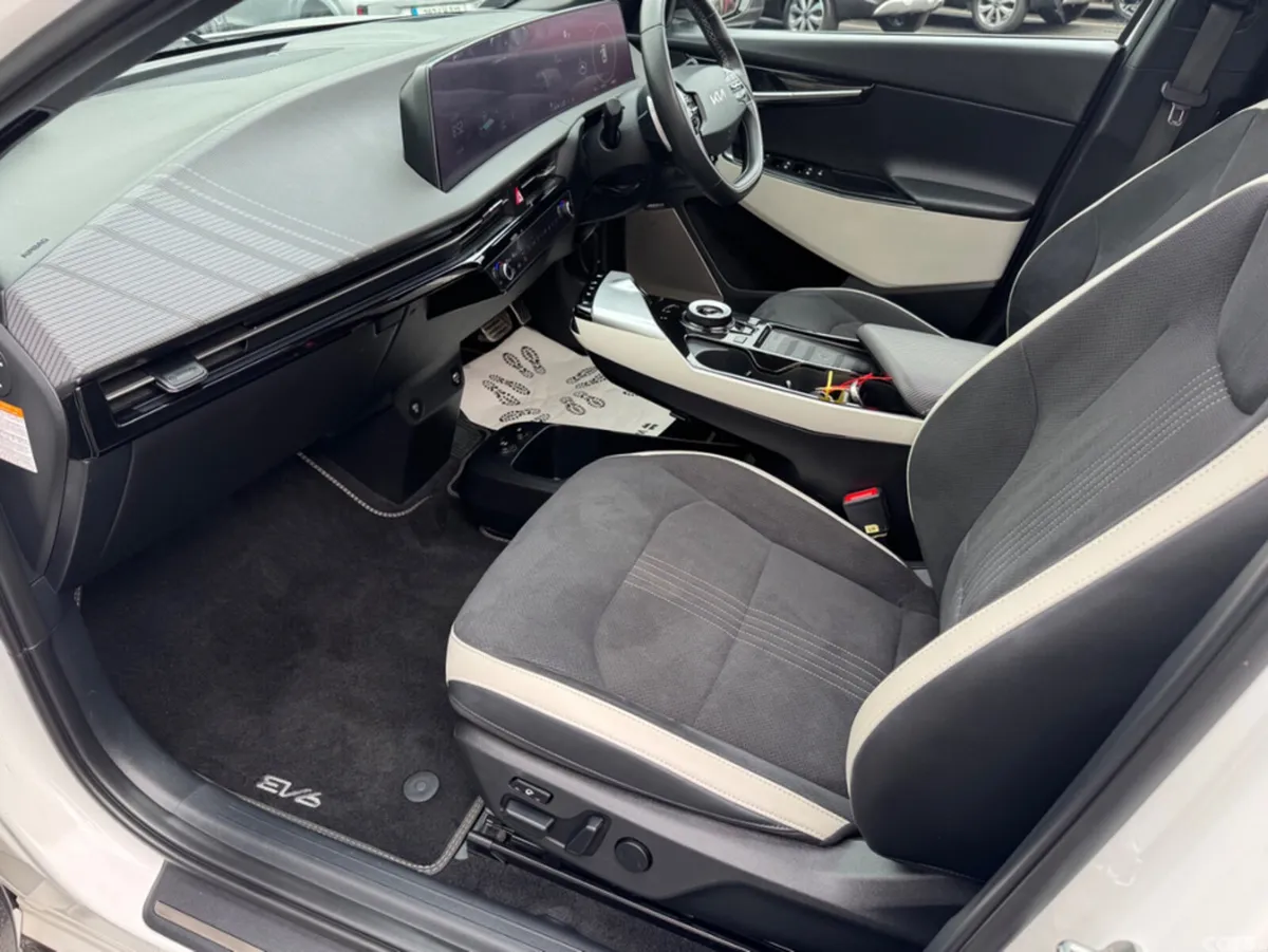 Kia EV6 Hatchback, Electric, 2023, White