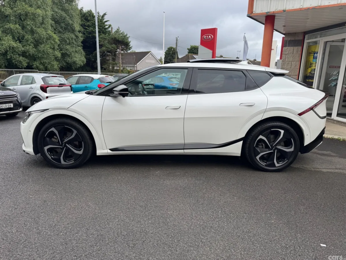 Kia EV6 Hatchback, Electric, 2023, White