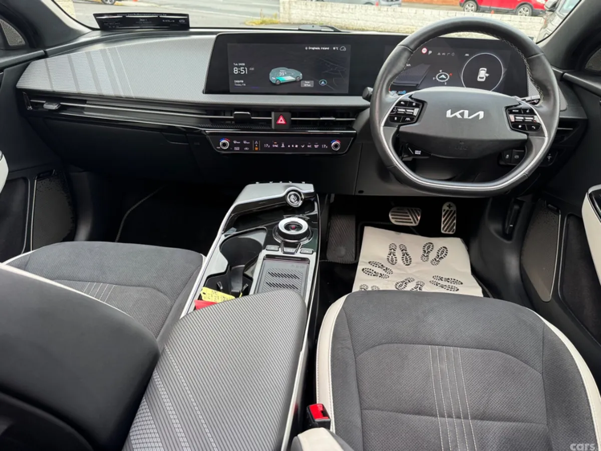 Kia EV6 Hatchback, Electric, 2023, White