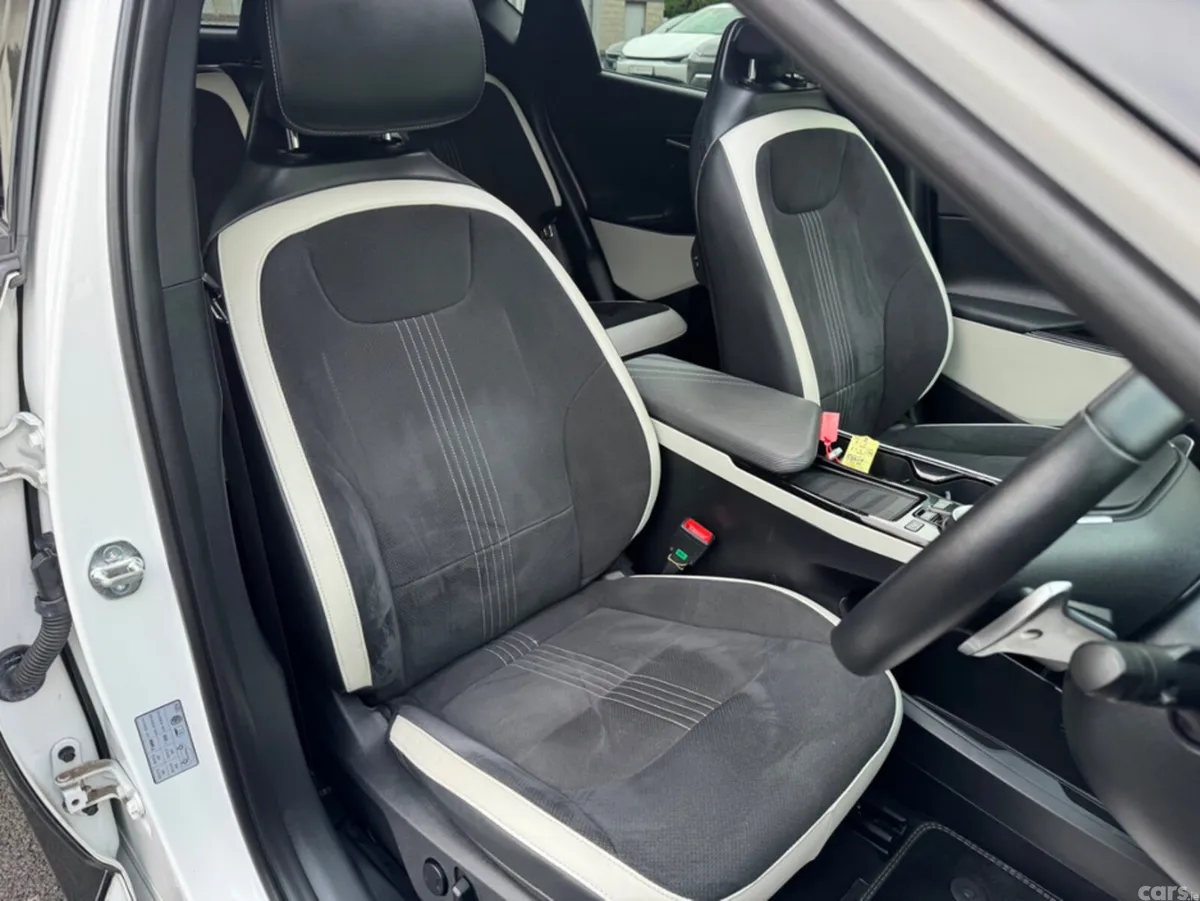 Kia EV6 Hatchback, Electric, 2023, White