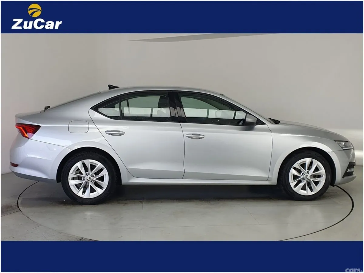 Skoda Octavia Saloon, Petrol, 2024, Grey