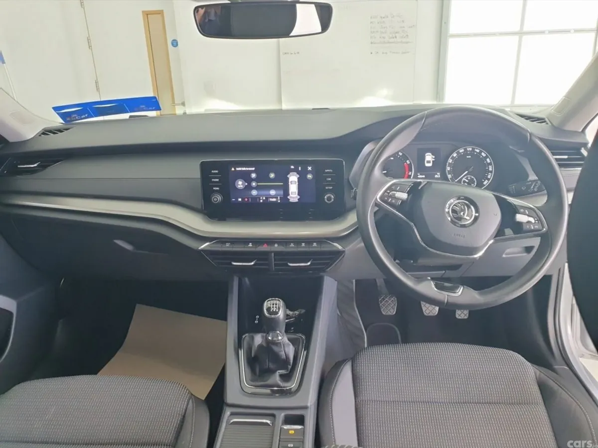 Skoda Octavia Saloon, Petrol, 2024, Grey