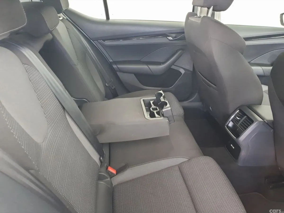 Skoda Octavia Saloon, Petrol, 2024, Grey