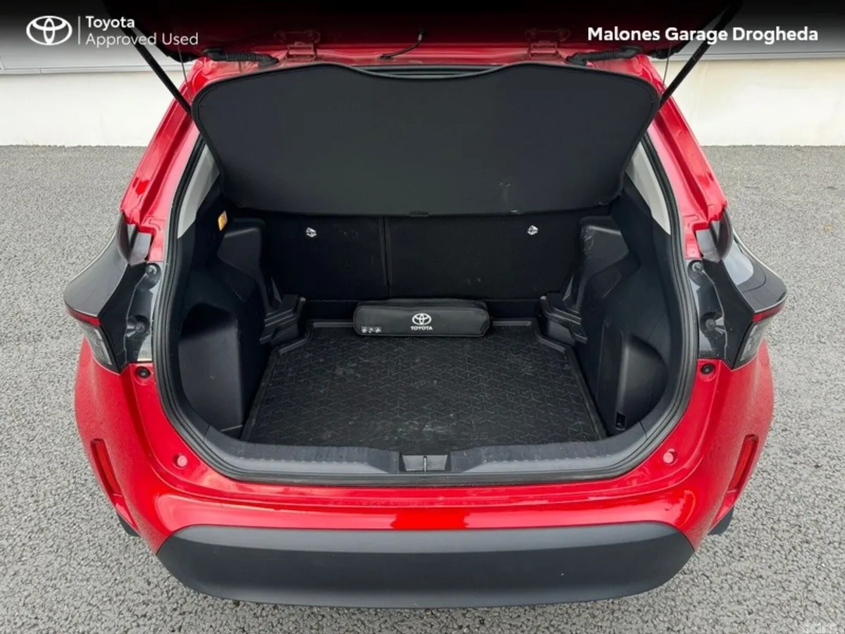 Toyota Yaris Cross Hatchback, Petrol Hybrid, 2024, Red