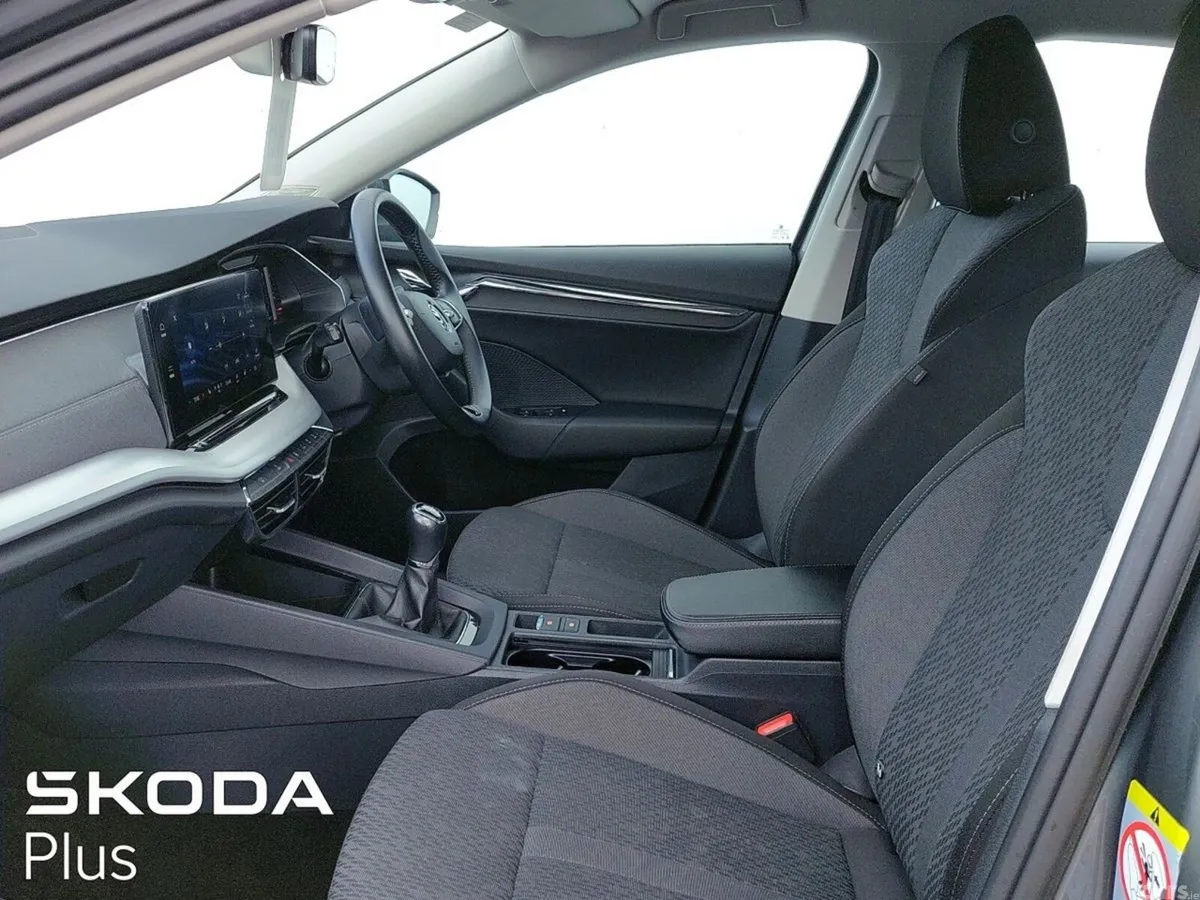 Skoda Octavia Saloon, Petrol, 2023, Grey