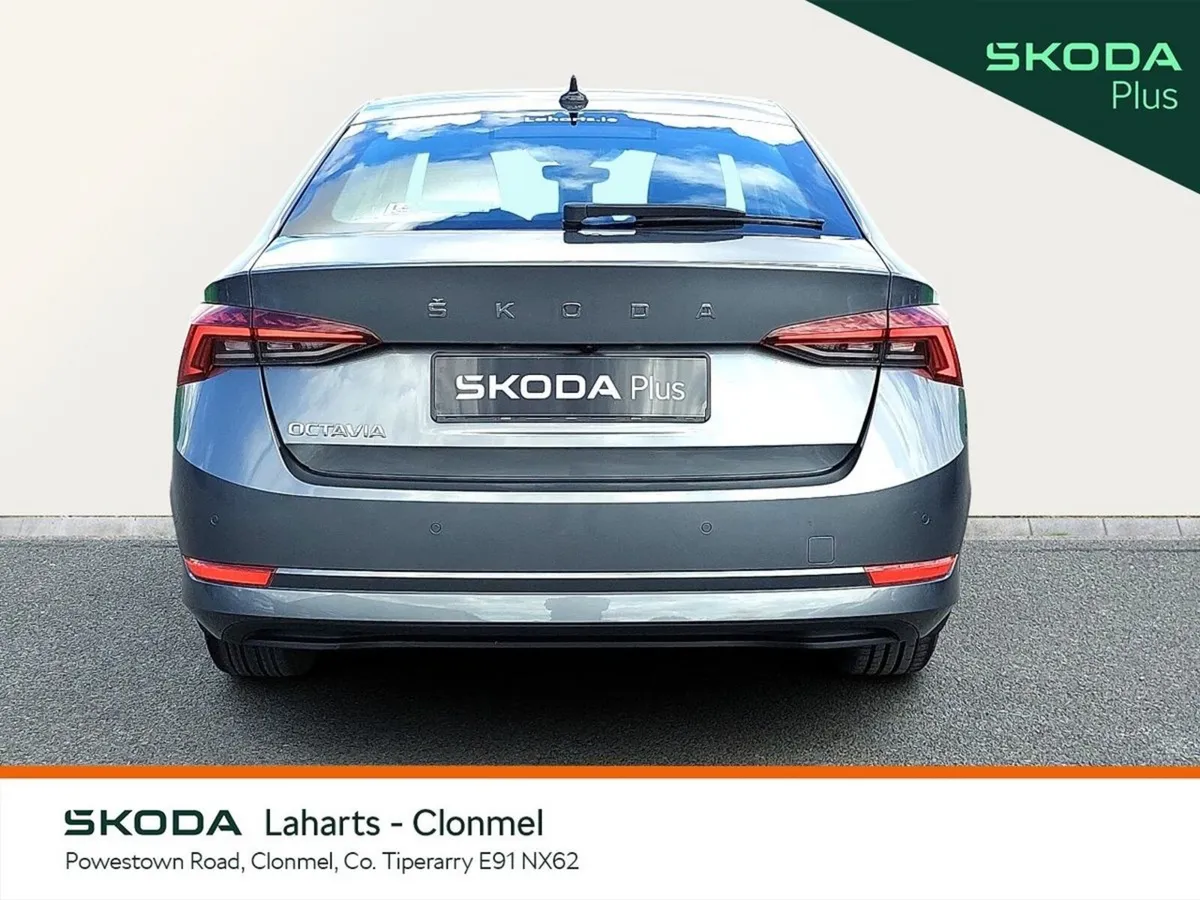 Skoda Octavia Saloon, Petrol, 2023, Grey