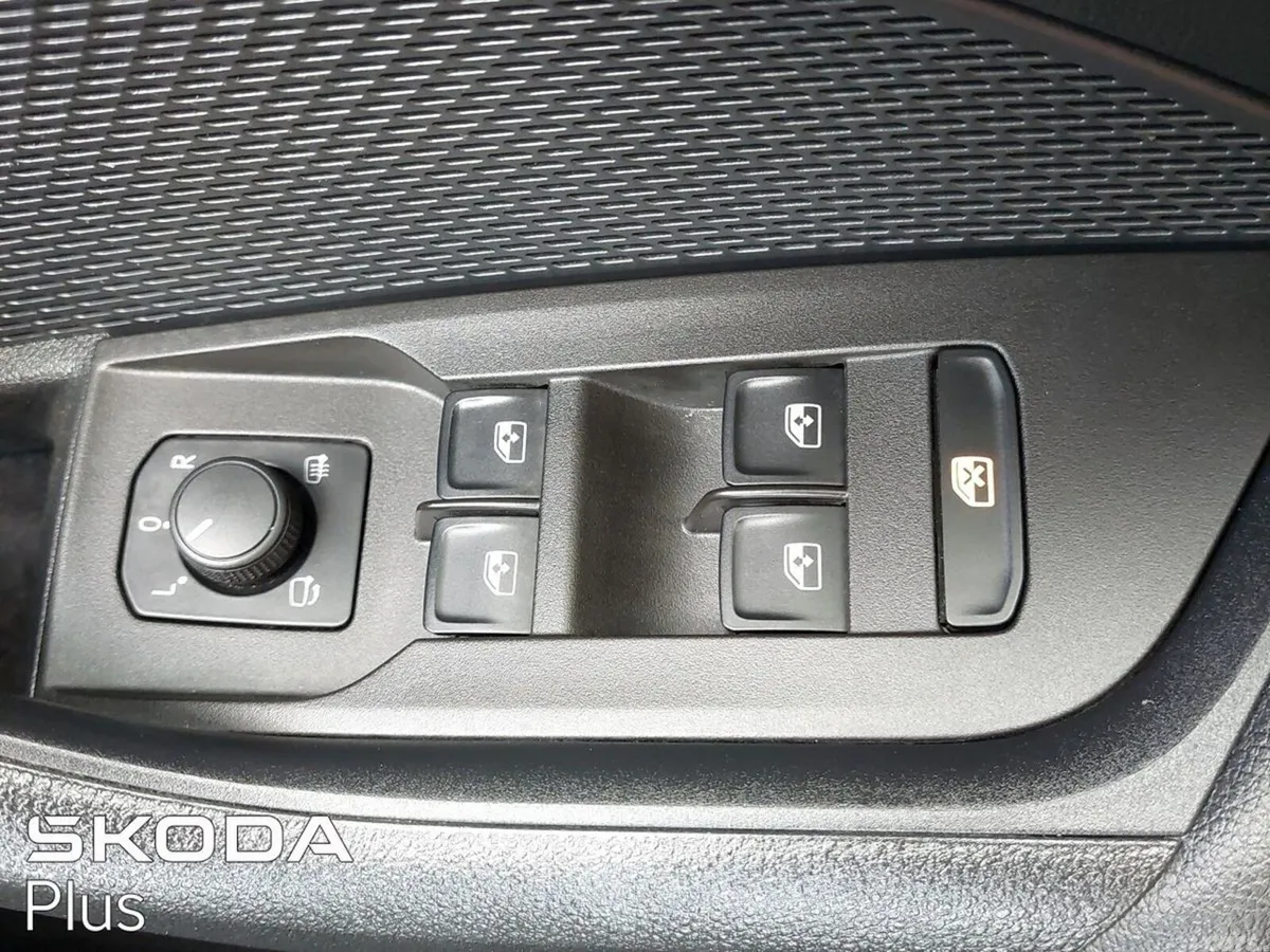 Skoda Octavia Saloon, Petrol, 2023, Grey