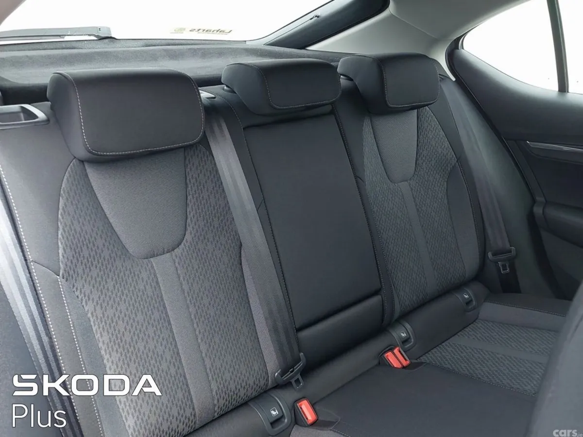 Skoda Octavia Saloon, Petrol, 2023, Grey