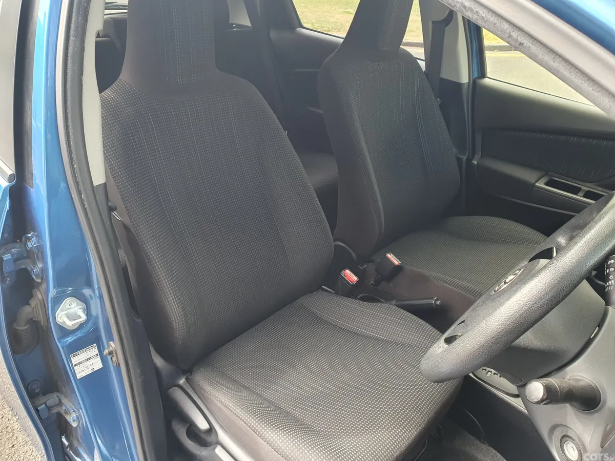 Toyota Yaris Hatchback, Petrol, 2017, Blue
