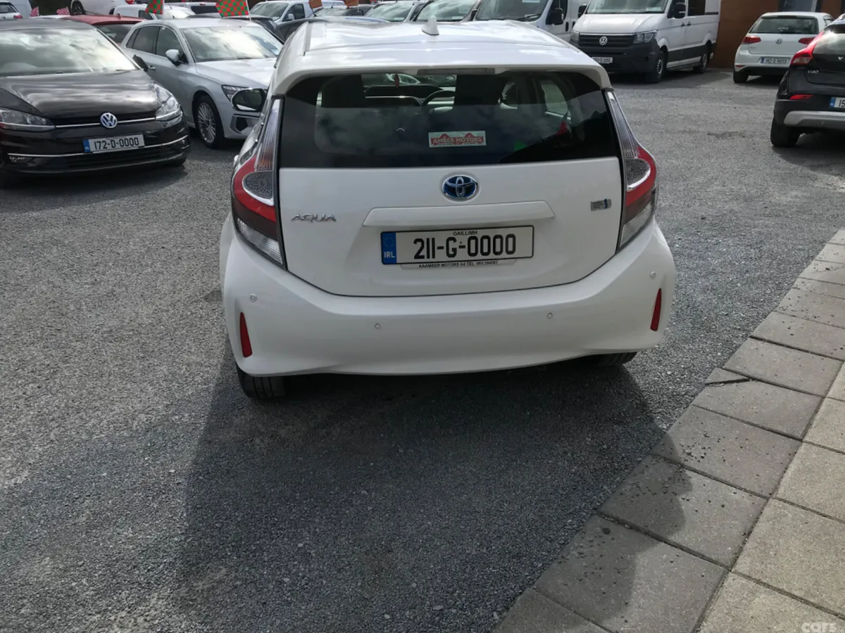 Toyota Aqua Hatchback, Petrol Hybrid, 2021, White