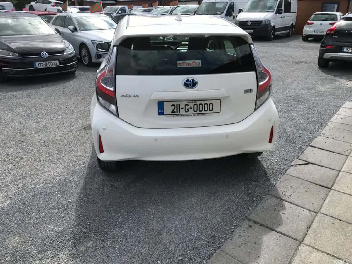 Toyota Aqua Hatchback, Petrol Hybrid, 2021, White