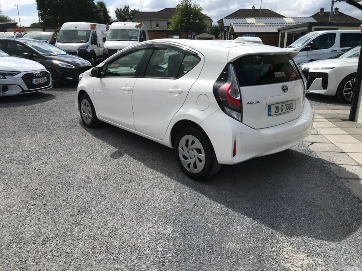 Toyota Aqua Hatchback, Petrol Hybrid, 2021, White