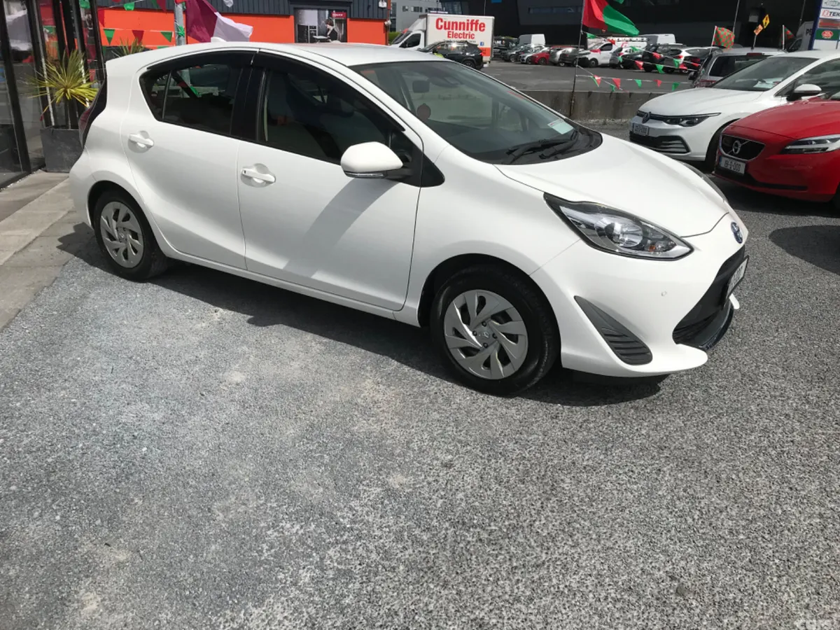 Toyota Aqua Hatchback, Petrol Hybrid, 2021, White