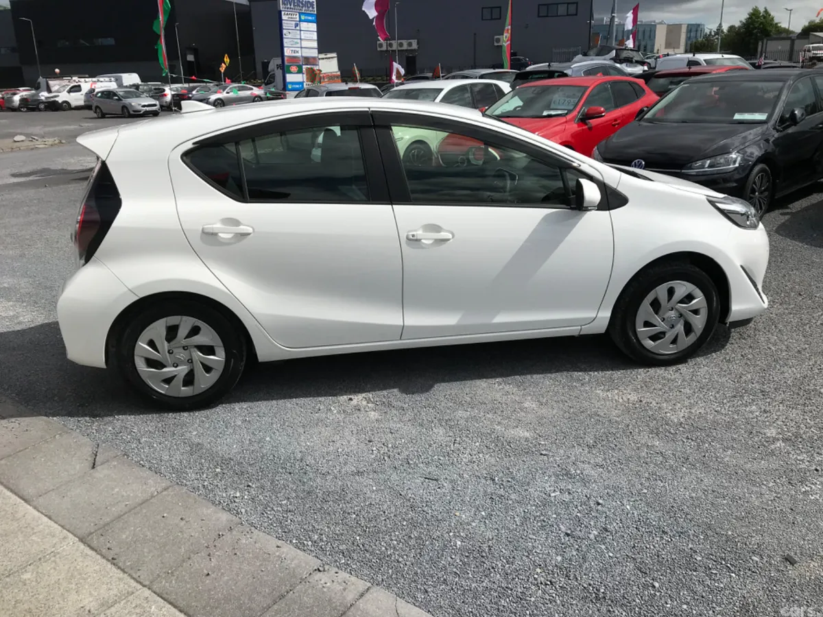 Toyota Aqua Hatchback, Petrol Hybrid, 2021, White