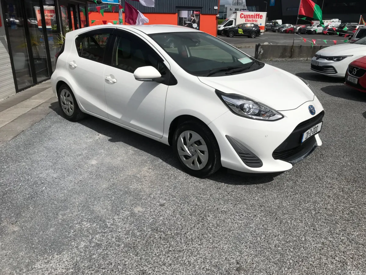 Toyota Aqua Hatchback, Petrol Hybrid, 2021, White