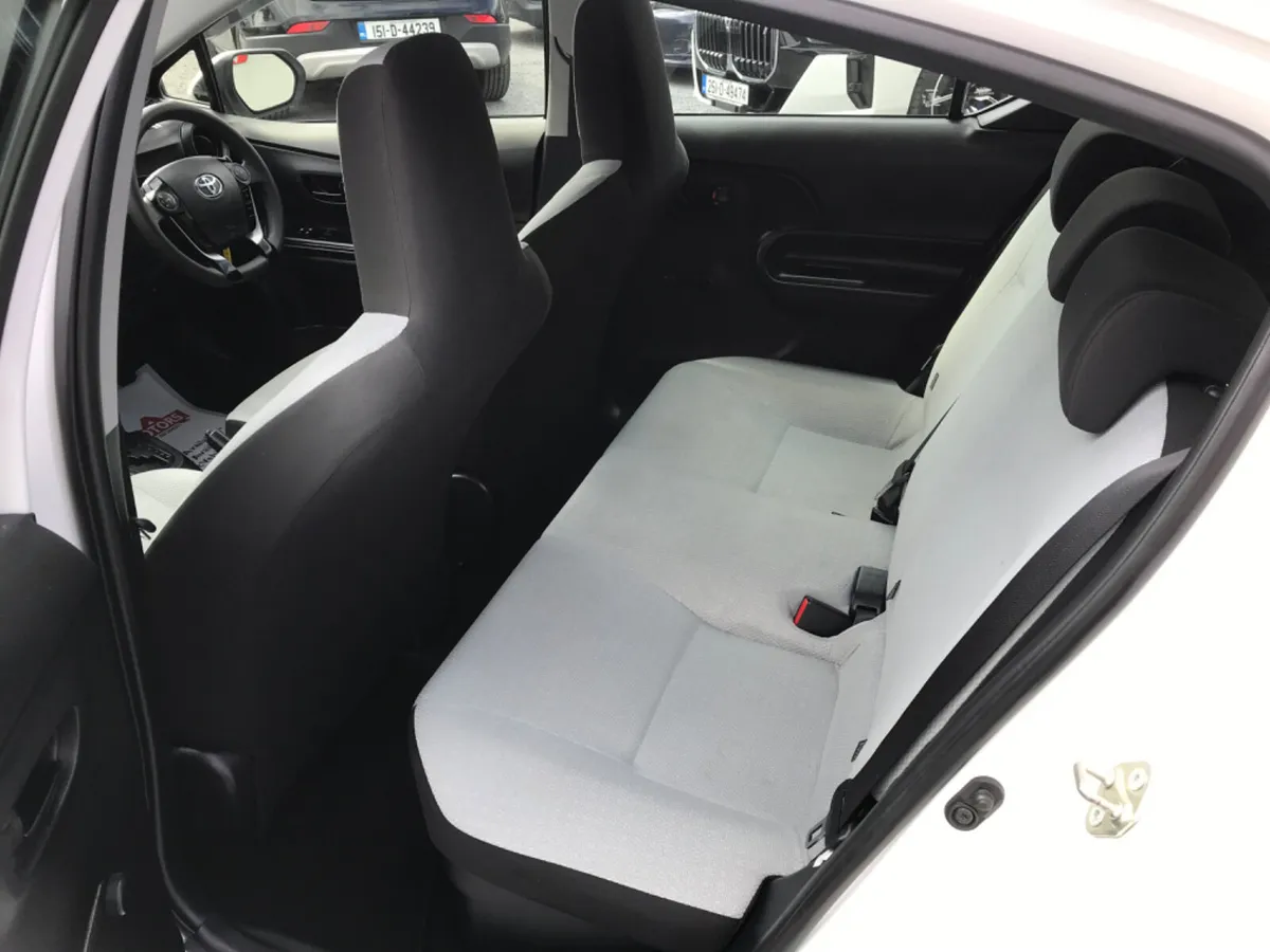 Toyota Aqua Hatchback, Petrol Hybrid, 2021, White
