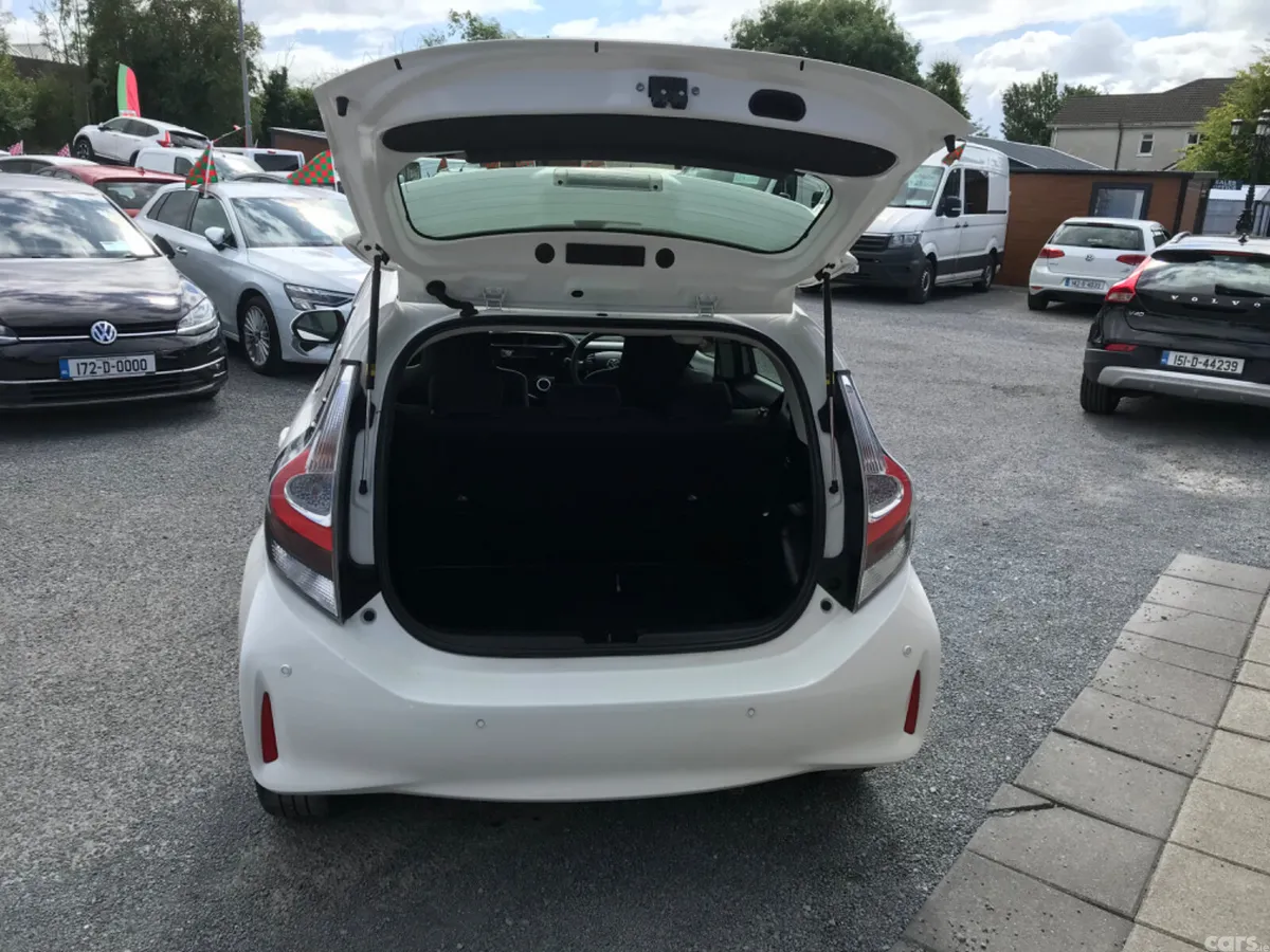 Toyota Aqua Hatchback, Petrol Hybrid, 2021, White