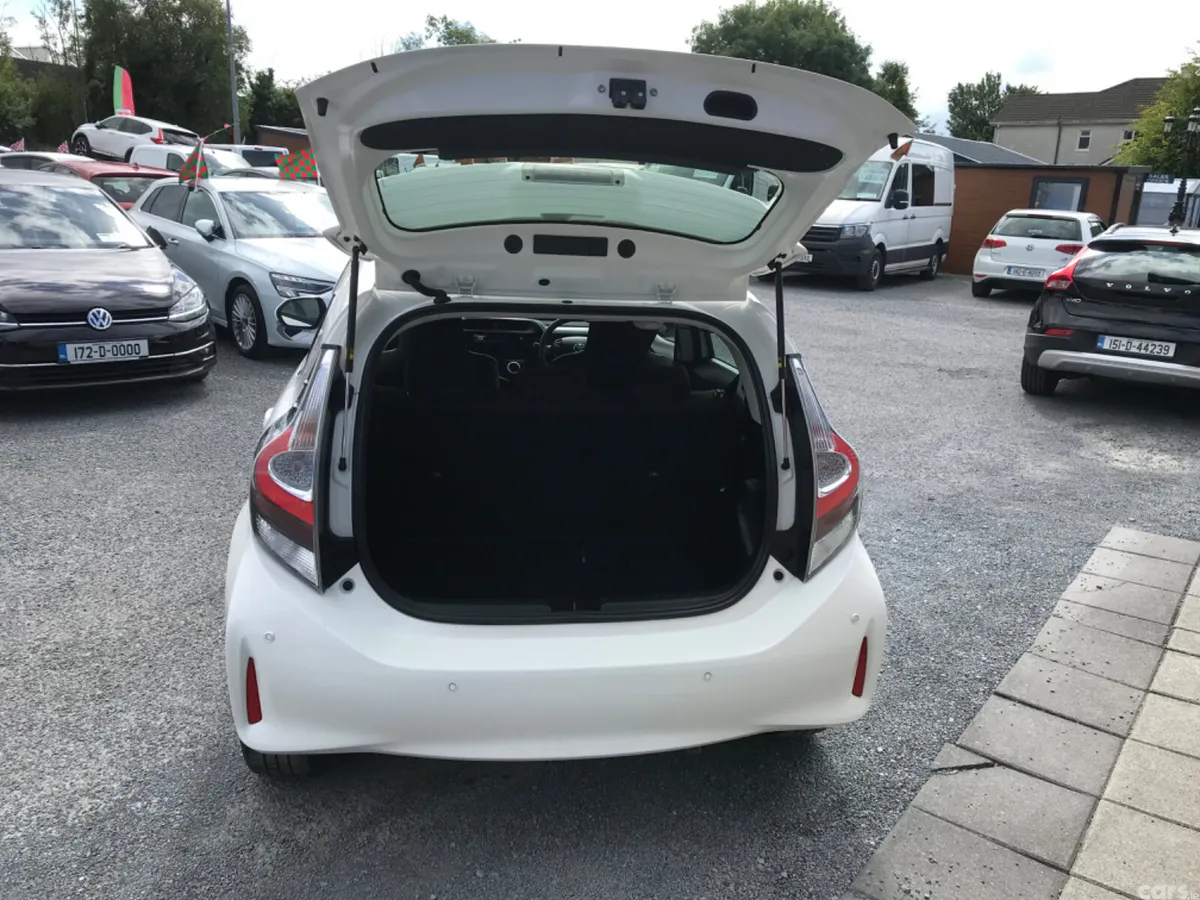 Toyota Aqua Hatchback, Petrol Hybrid, 2021, White