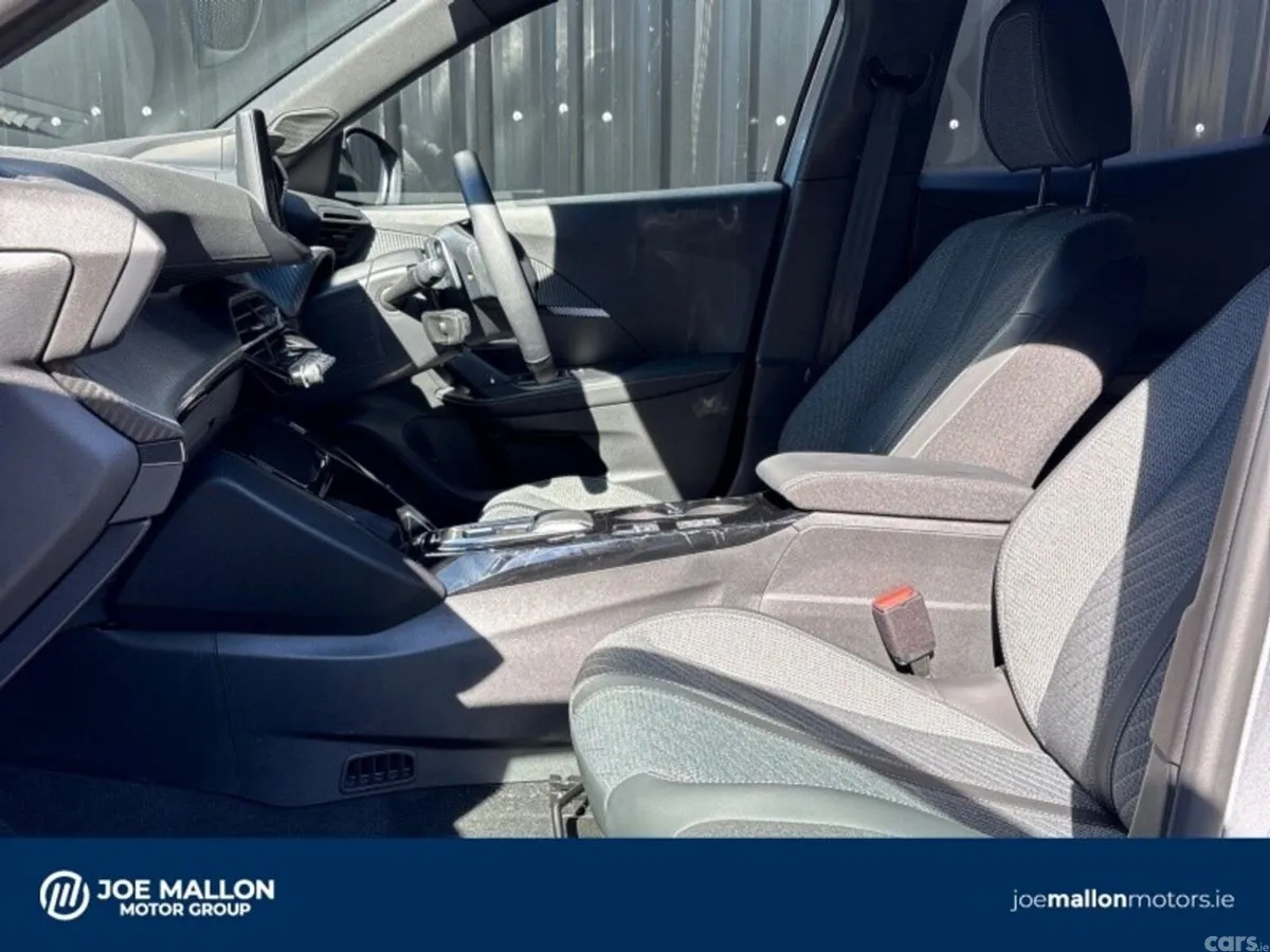Peugeot 2008 MPV, Petrol, 2026, Grey