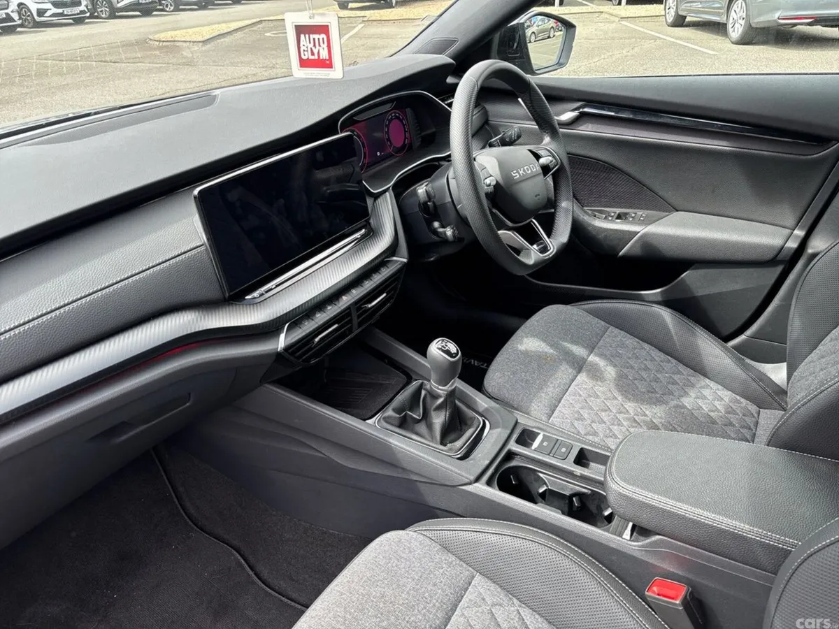 Skoda Octavia Saloon, Diesel, 2026, Grey