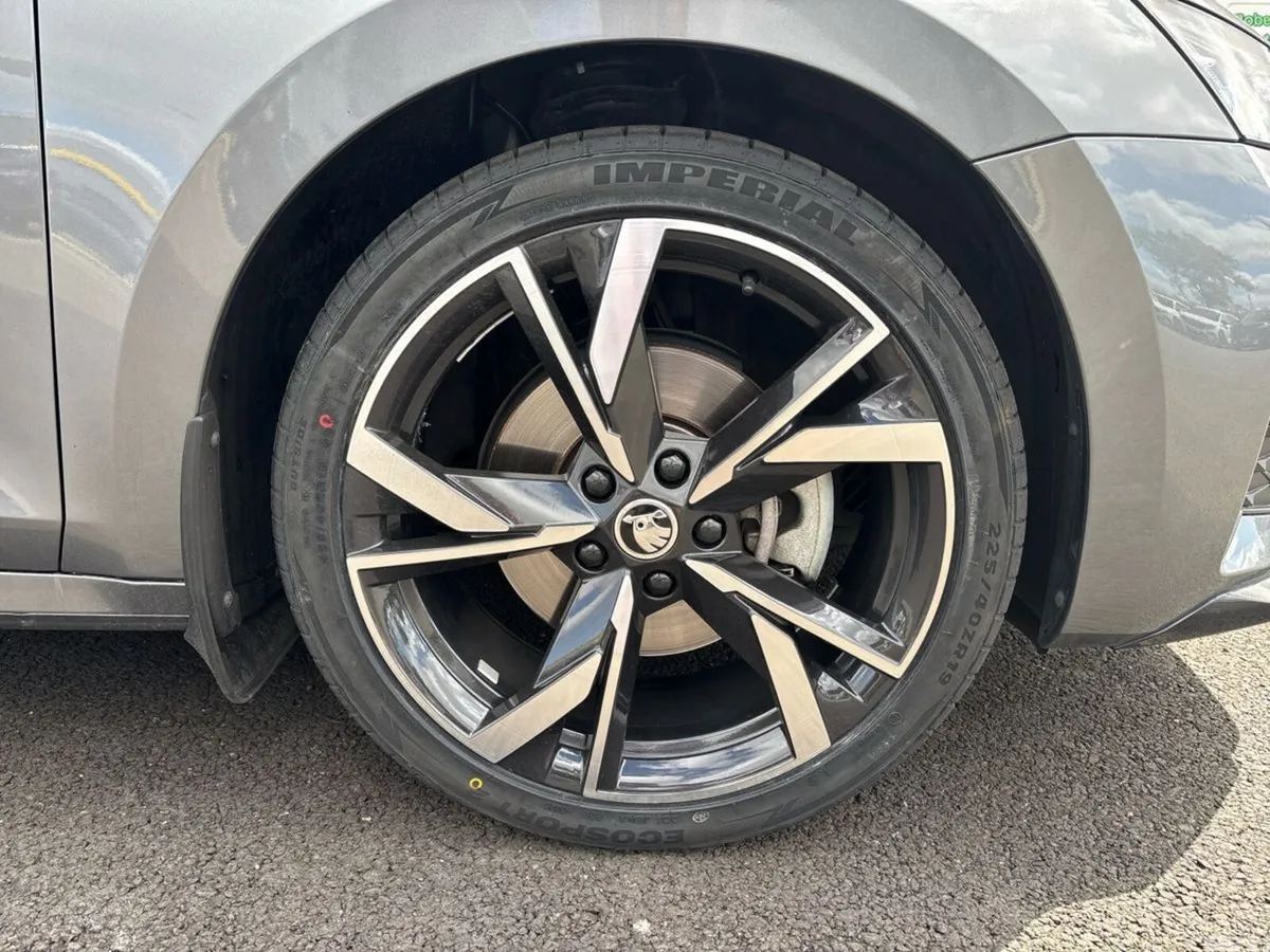 Skoda Octavia Saloon, Diesel, 2026, Grey