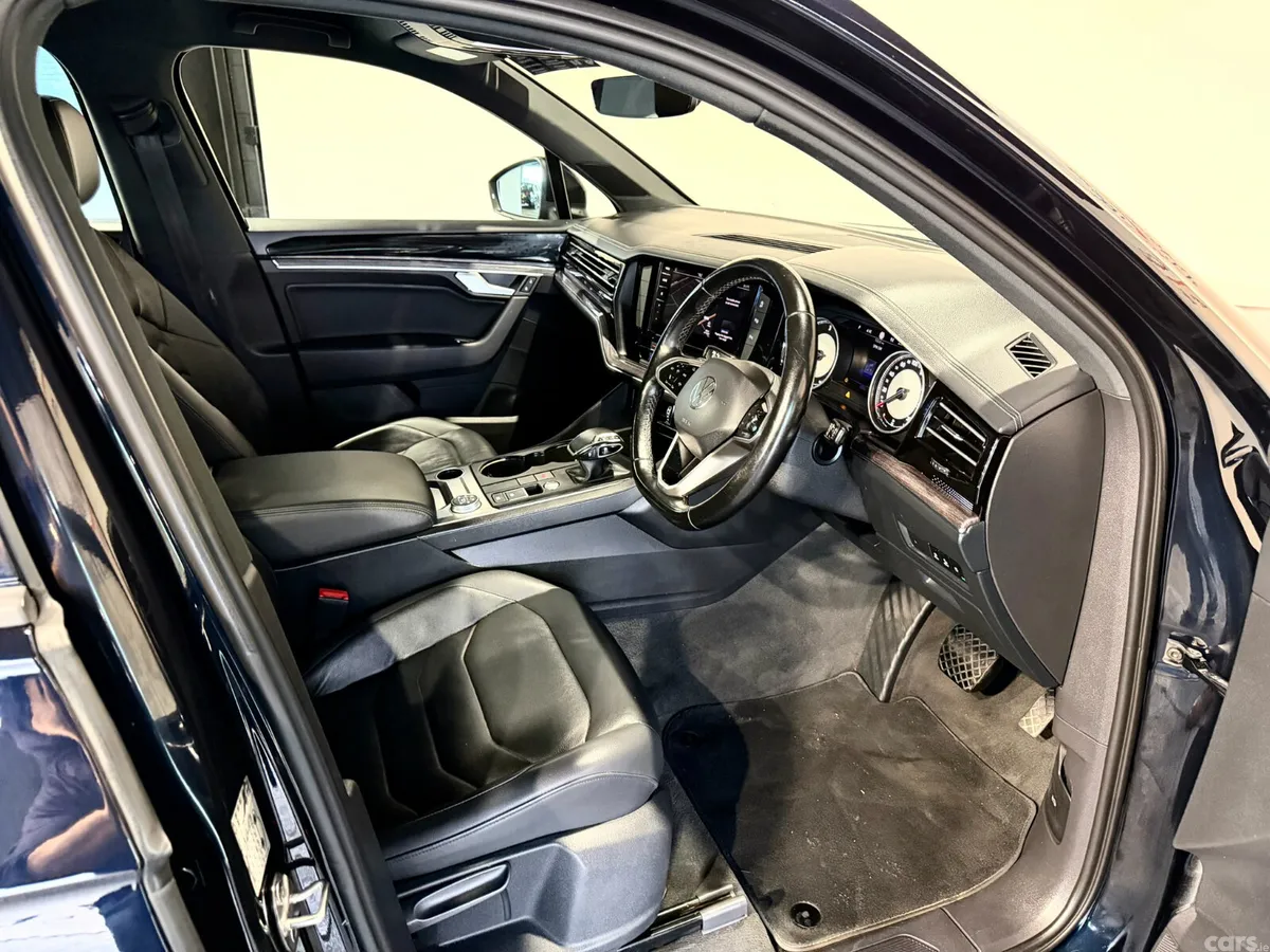 Volkswagen Touareg SUV, Diesel, 2021, Blue