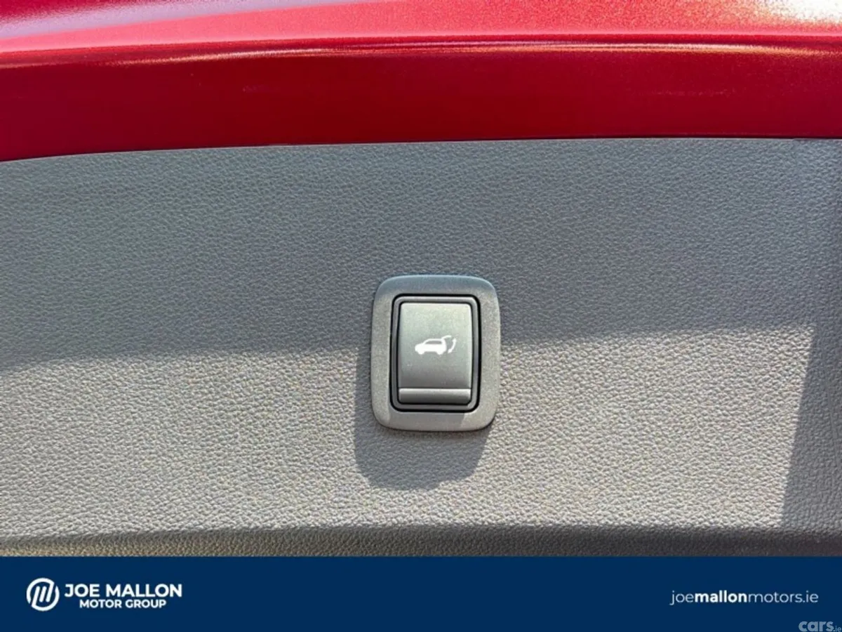 Renault 4 Hatchback, Electric, 2026, Red