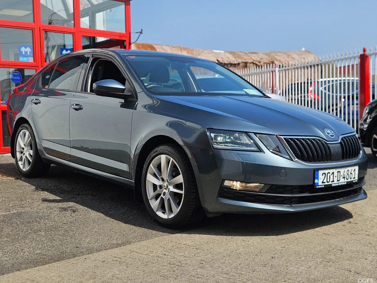 Skoda Octavia Saloon, Diesel, 2020, Grey