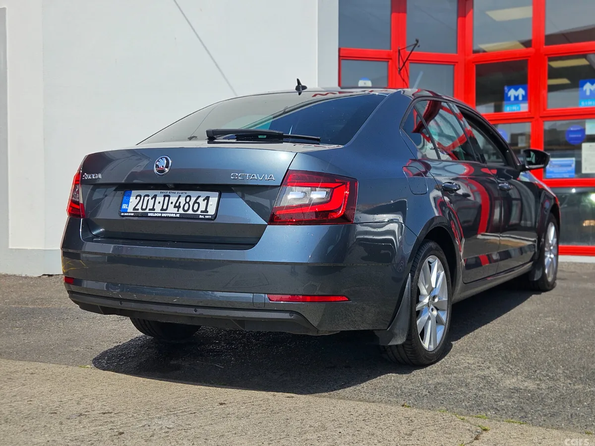 Skoda Octavia Saloon, Diesel, 2020, Grey