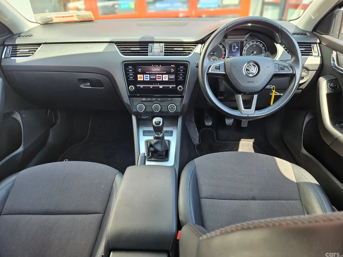 Skoda Octavia Saloon, Diesel, 2020, Grey