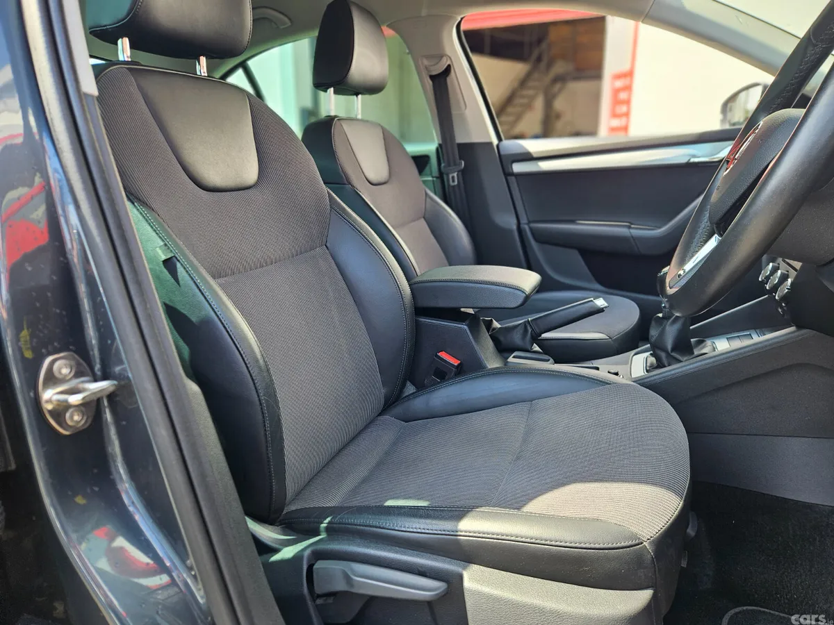Skoda Octavia Saloon, Diesel, 2020, Grey