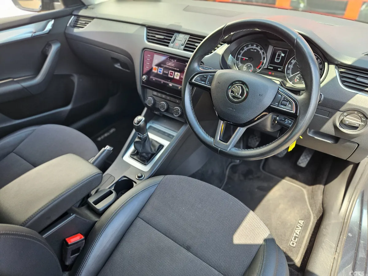 Skoda Octavia Saloon, Diesel, 2020, Grey