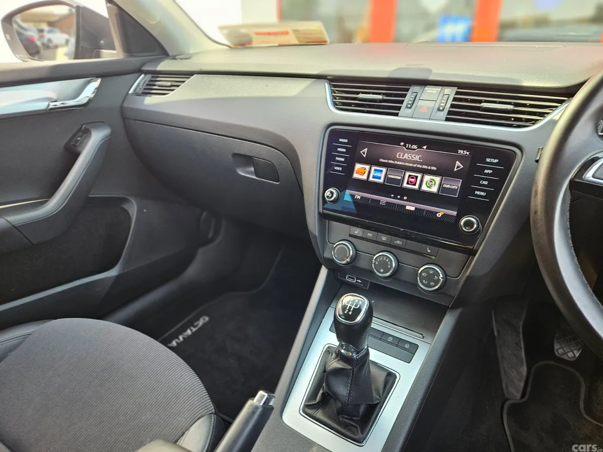 Skoda Octavia Saloon, Diesel, 2020, Grey