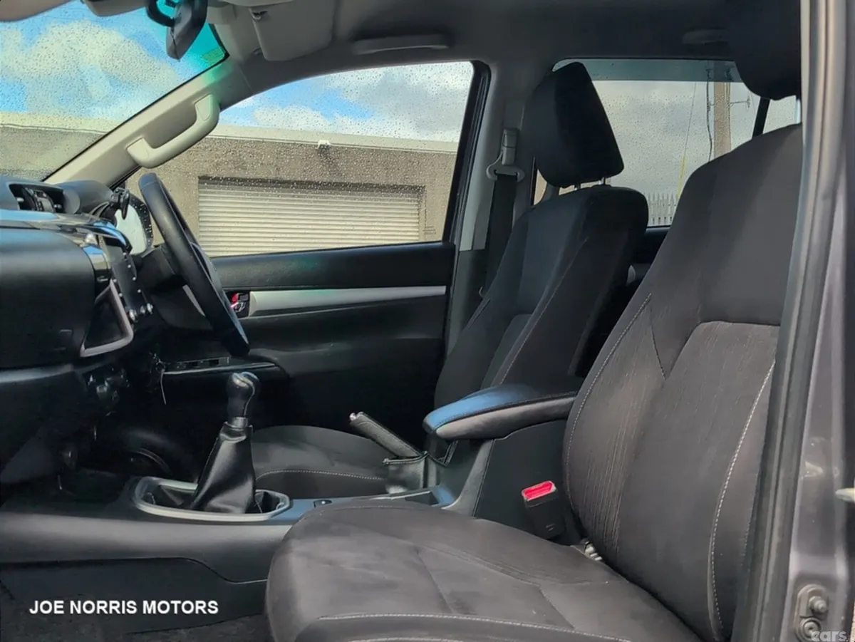 Toyota Hilux Pick Up, Diesel, 2024, Grey