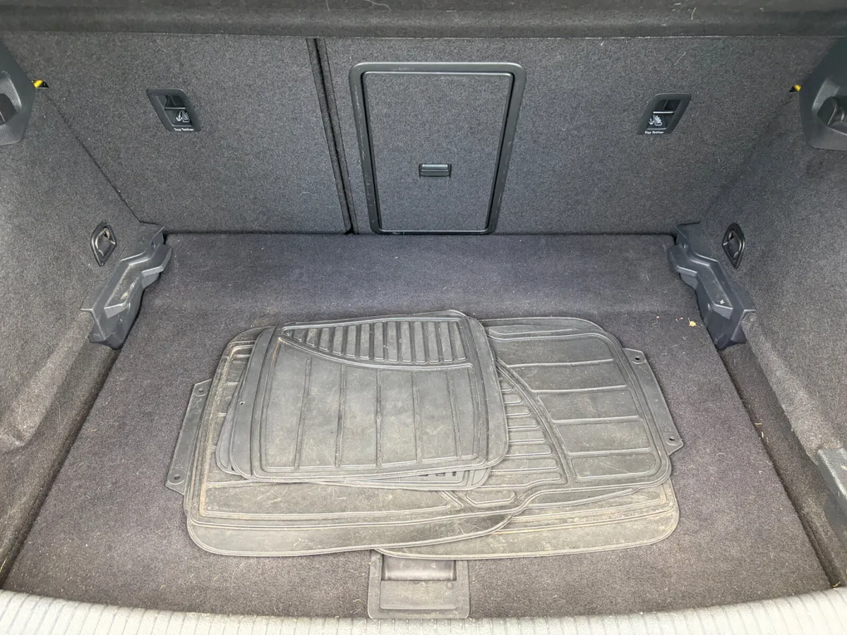 Volkswagen Golf Hatchback, Petrol, 2017, Yellow