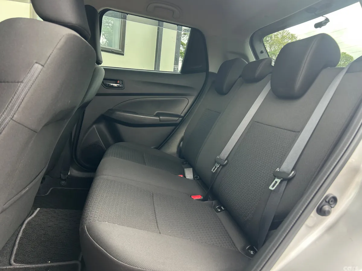 Suzuki Swift Hatchback, Petrol Hybrid, 2021, Silver