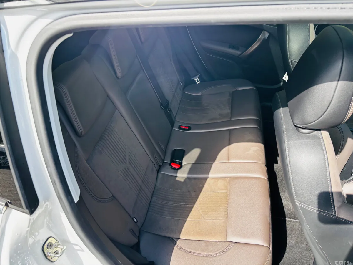 Peugeot 2008 Hatchback, Petrol, 2015, White