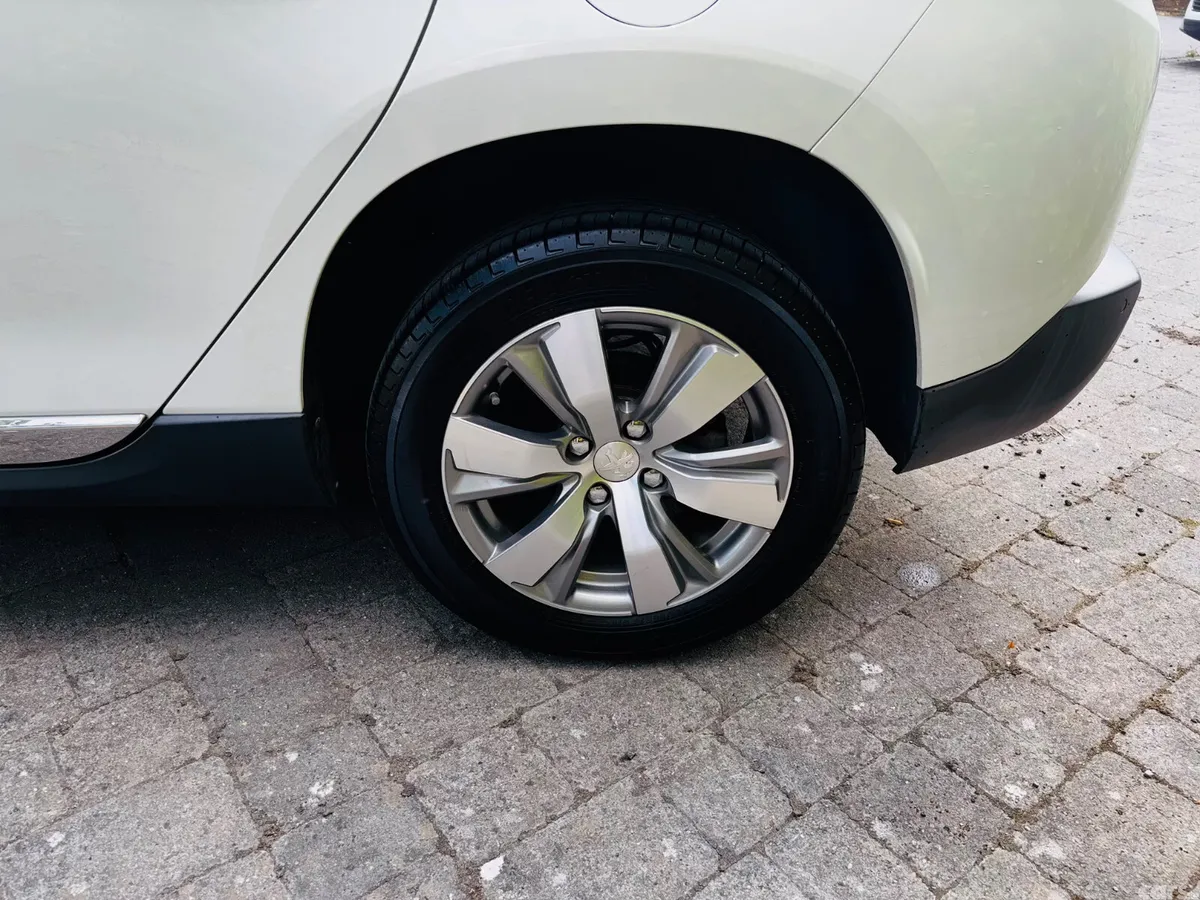 Peugeot 2008 Hatchback, Petrol, 2015, White
