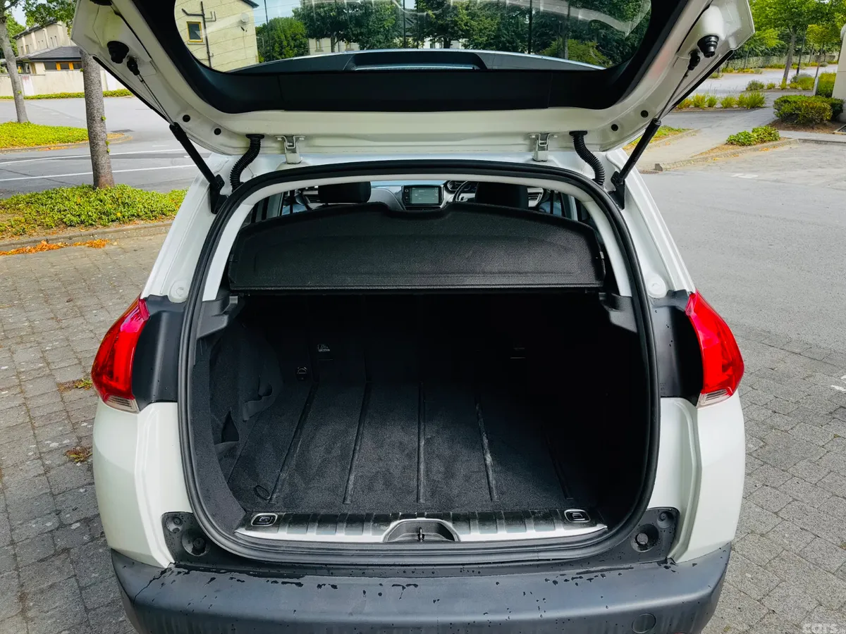 Peugeot 2008 Hatchback, Petrol, 2015, White