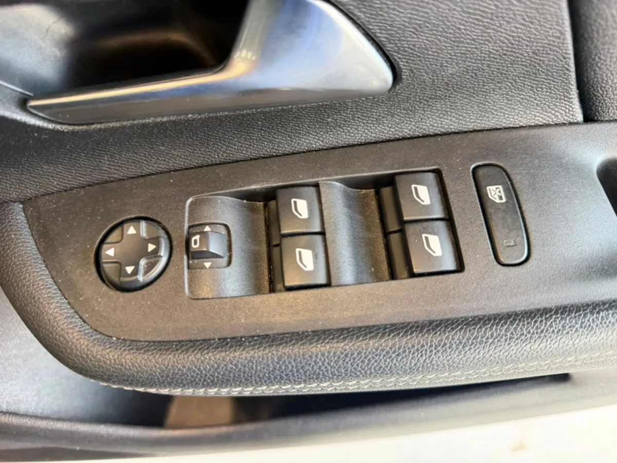 Opel Mokka MPV, Petrol, 2023, Black