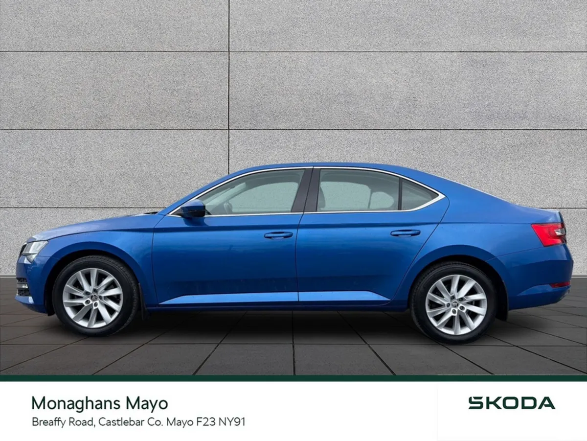 Skoda Superb Hatchback, Diesel, 2024, Blue