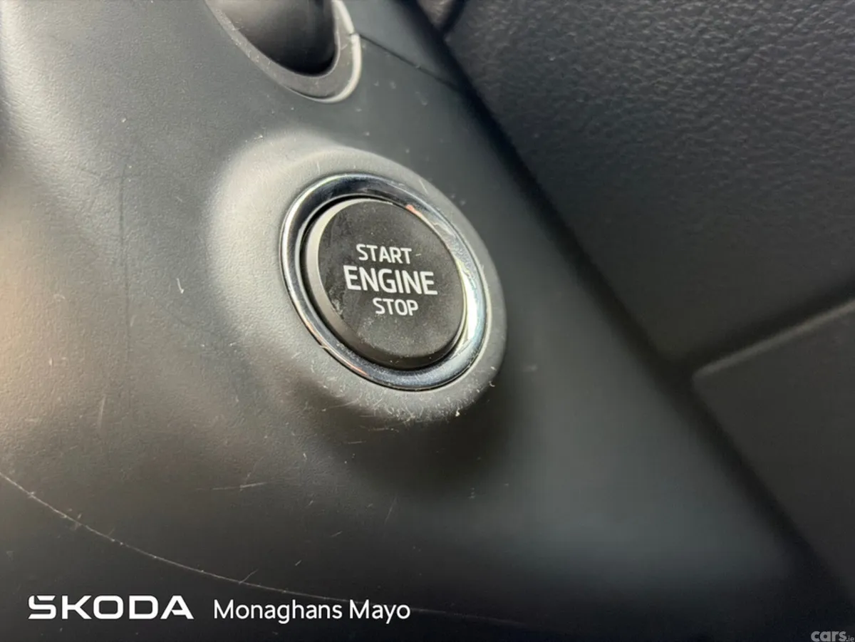 Skoda Superb Hatchback, Diesel, 2024, Blue