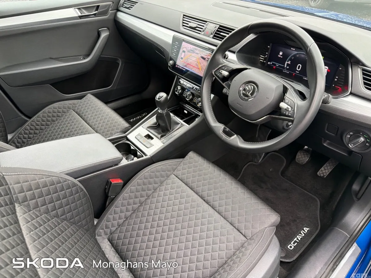 Skoda Superb Hatchback, Diesel, 2024, Blue