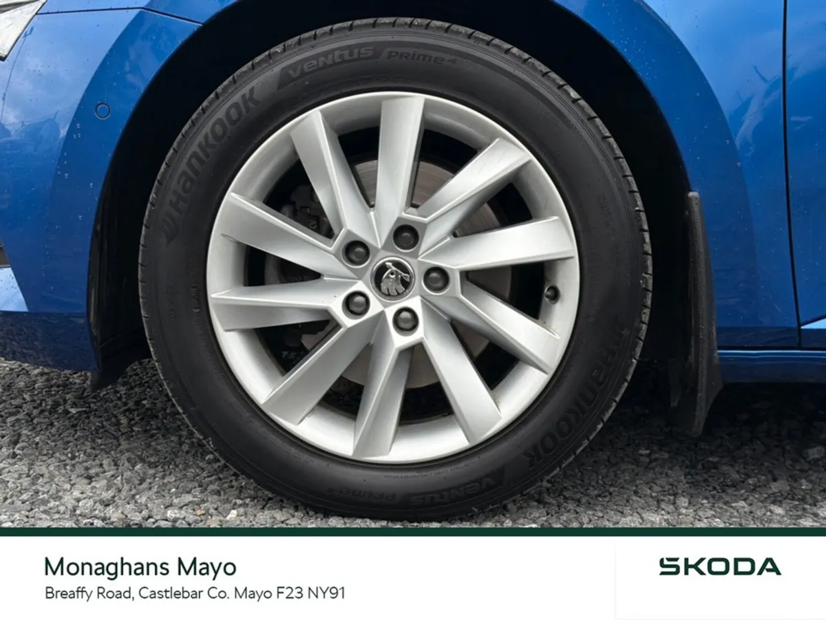 Skoda Superb Hatchback, Diesel, 2024, Blue