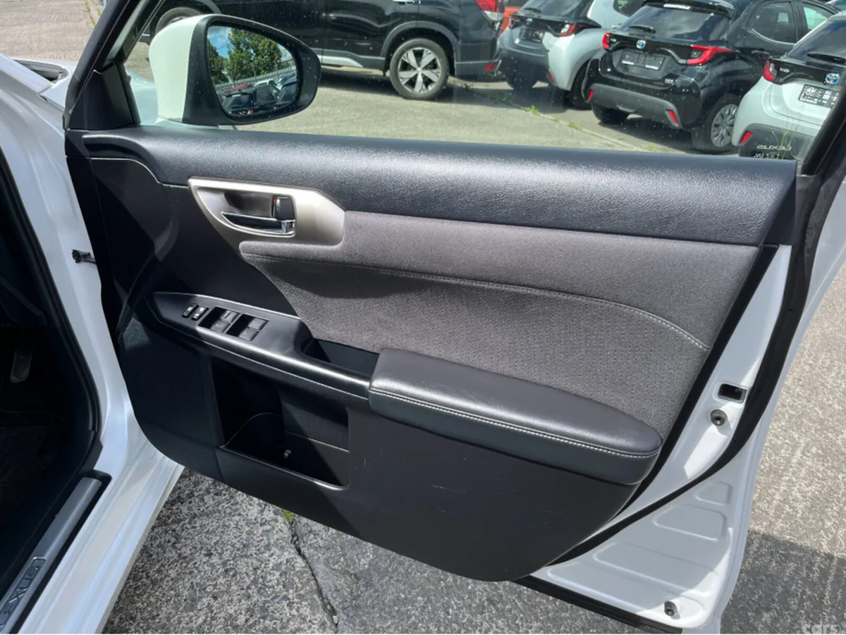 Lexus CT Hatchback, Petrol Hybrid, 2017, White
