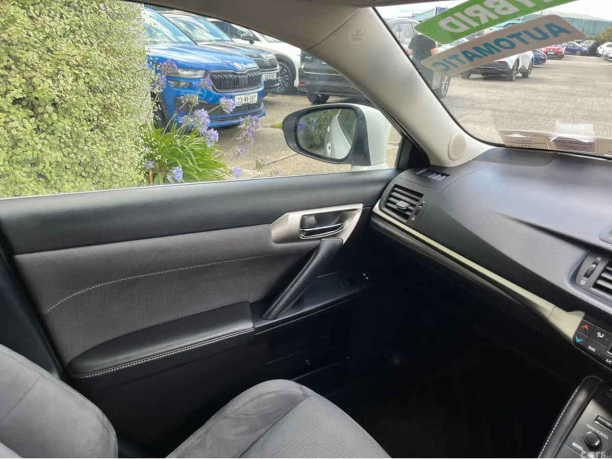 Lexus CT Hatchback, Petrol Hybrid, 2017, White
