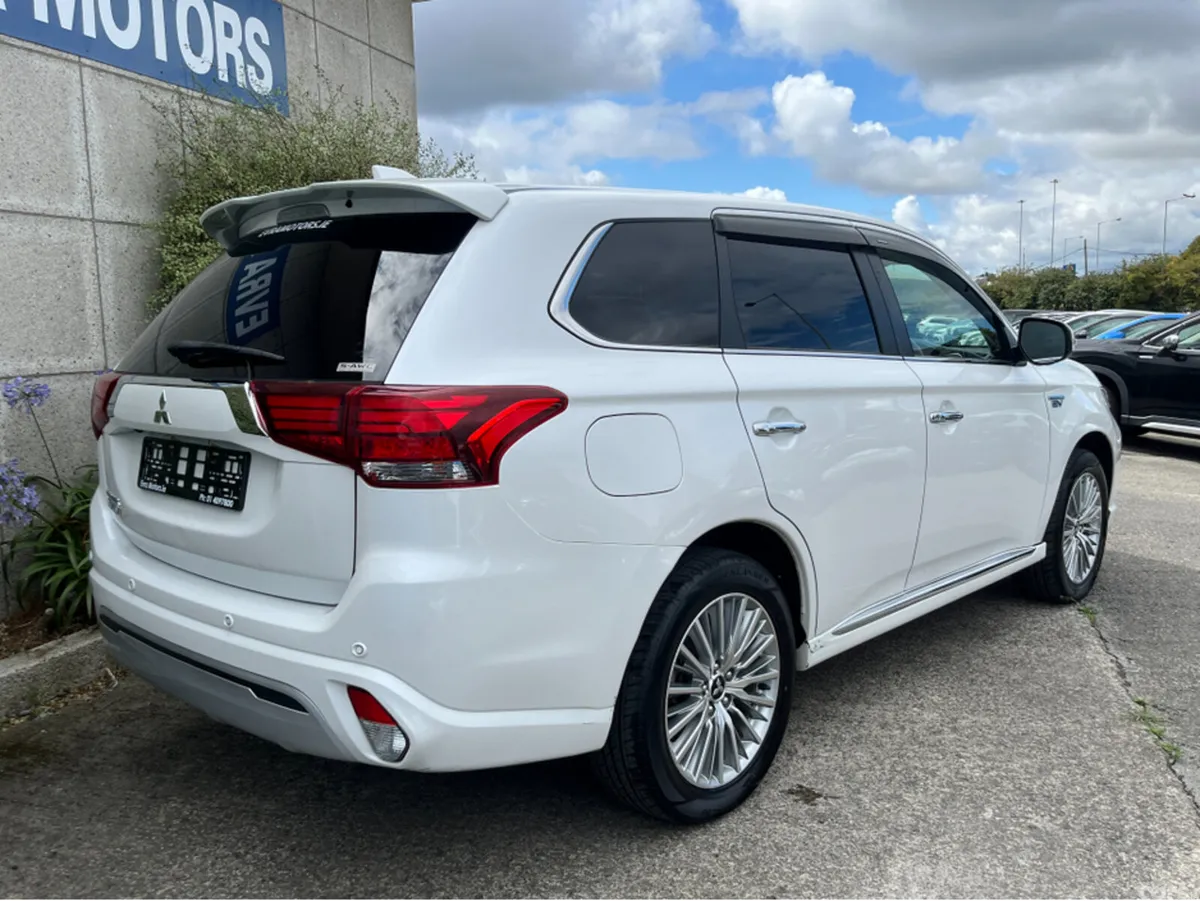 Mitsubishi Outlander SUV, Petrol Plug-in Hybrid, 2021, White